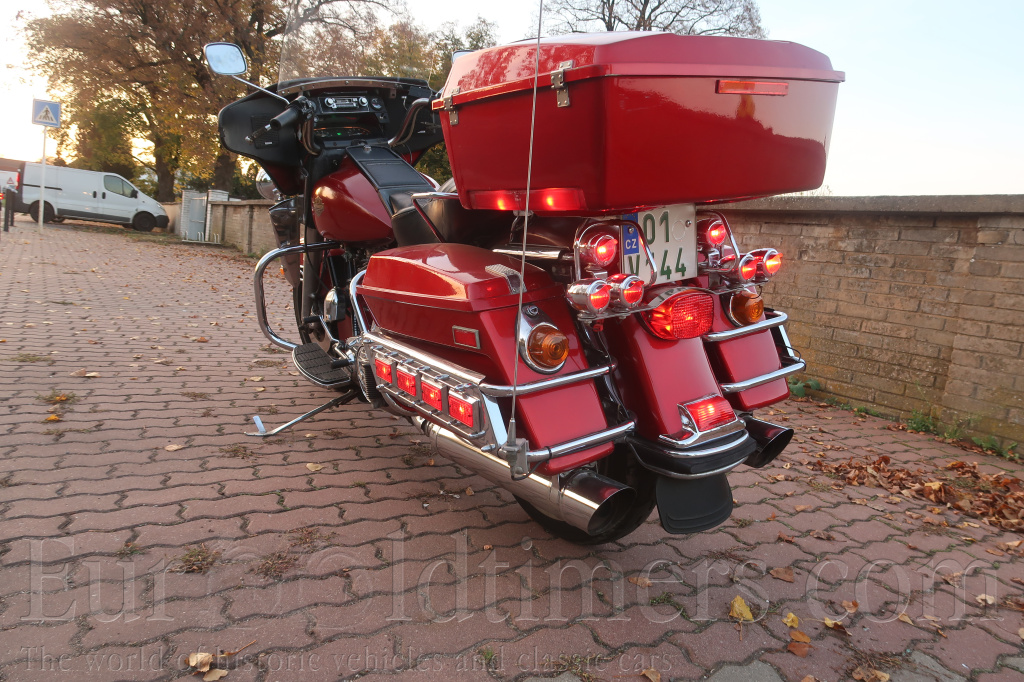 Harley-Davidson Electra Glide FLHT