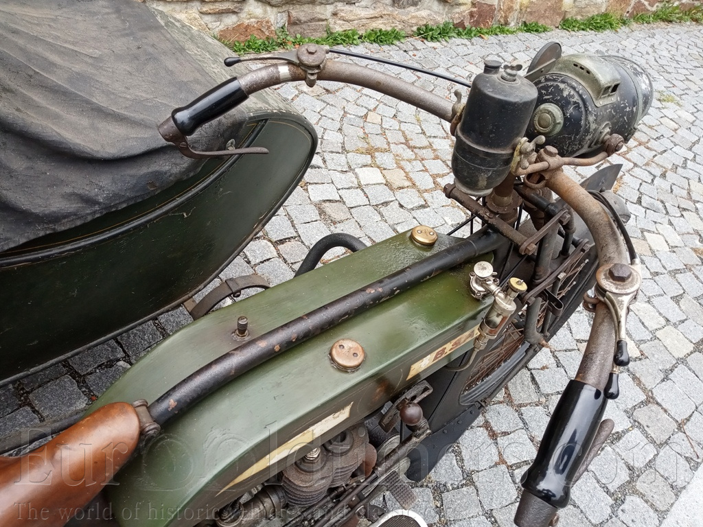 BSA Model H 557 se sidecarem