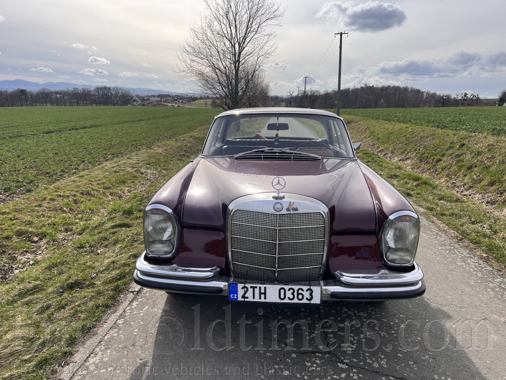 Mercedes Benz W111 250 SE kupé 1965, výb