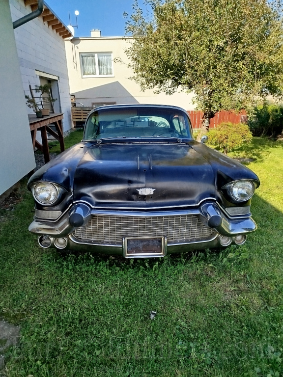 Cadillac 1957 (62 series Deville) sedan