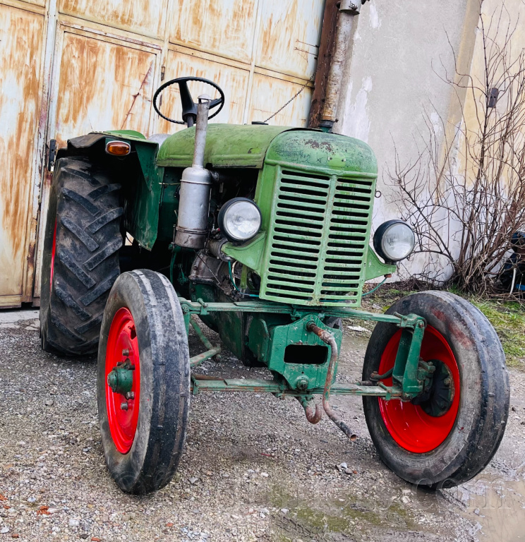 Traktor Škoda 30 vhodný na renováciu