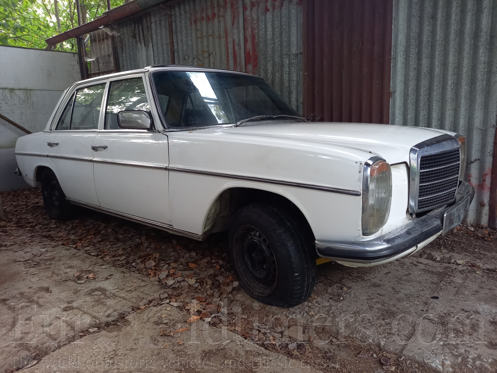 Mercedes W115 200D/8