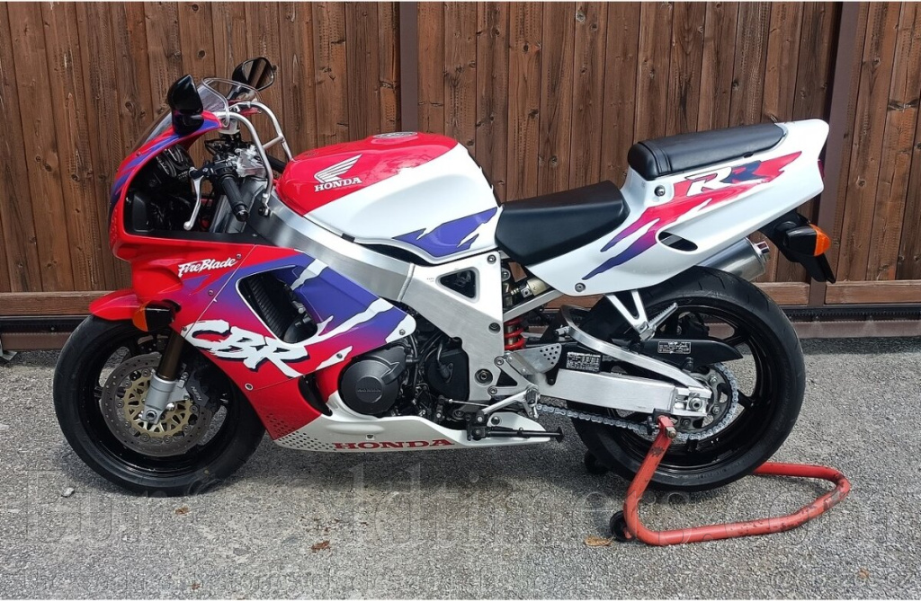 Honda CBR 900 RR FireBlade SC28