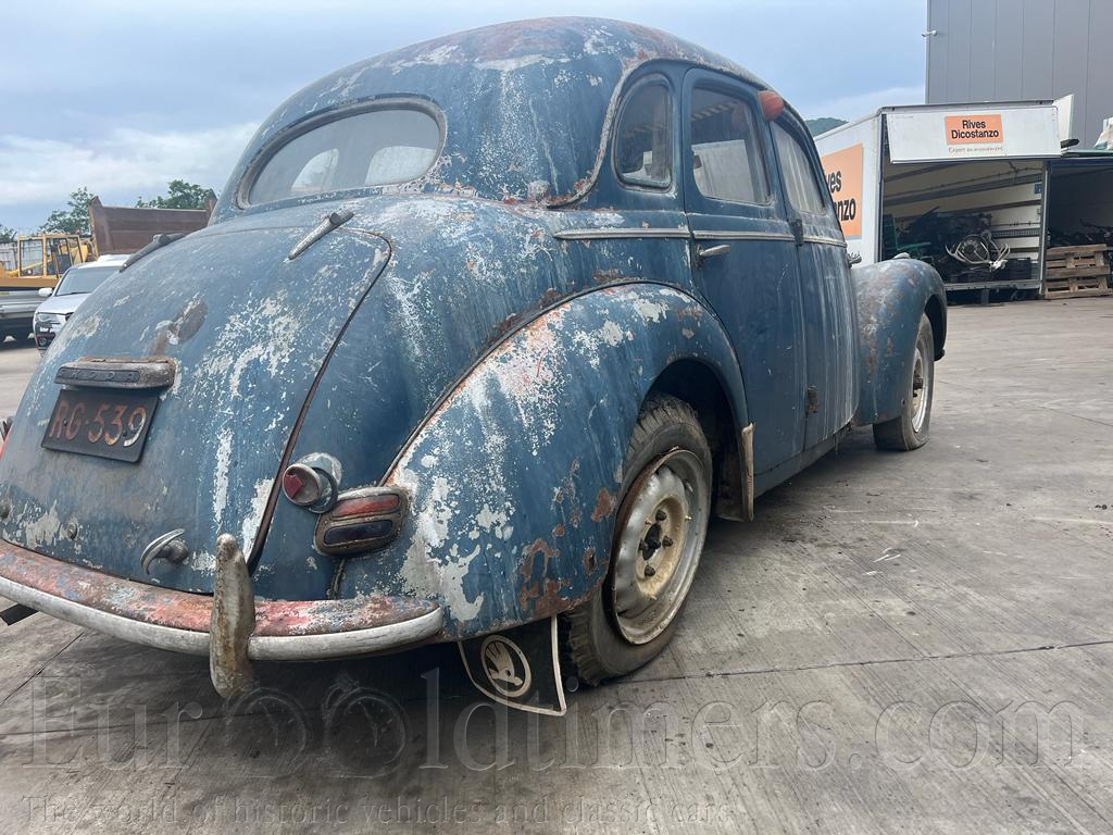 Veteran Skoda Tudor 1102 4 dverova 1952