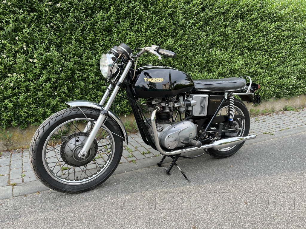 Triumph T120R Bonneville