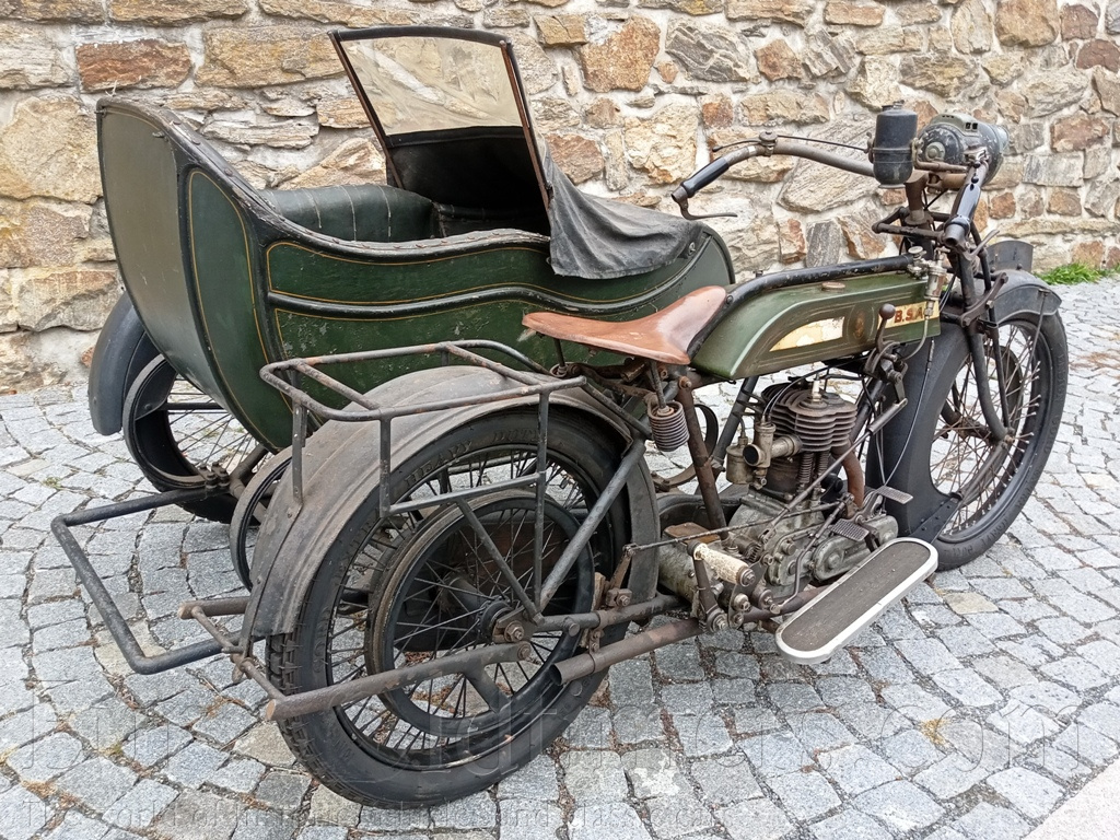 BSA Model H 557 se sidecarem