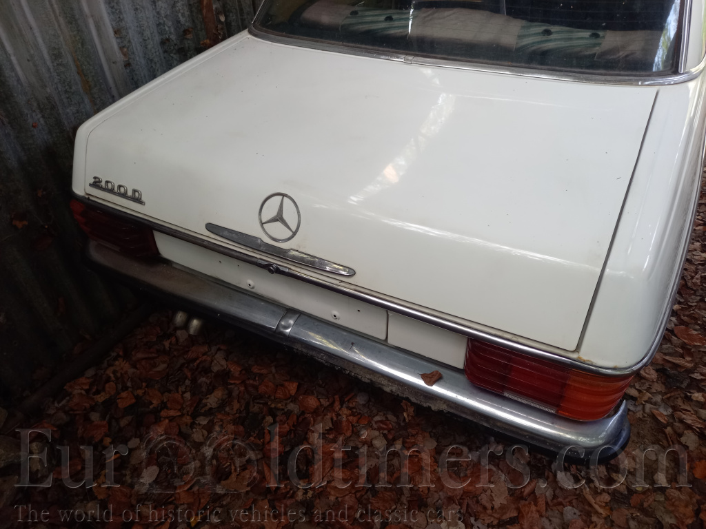 Mercedes W115 200D/8