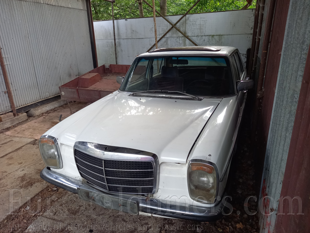 Mercedes W115 200D/8