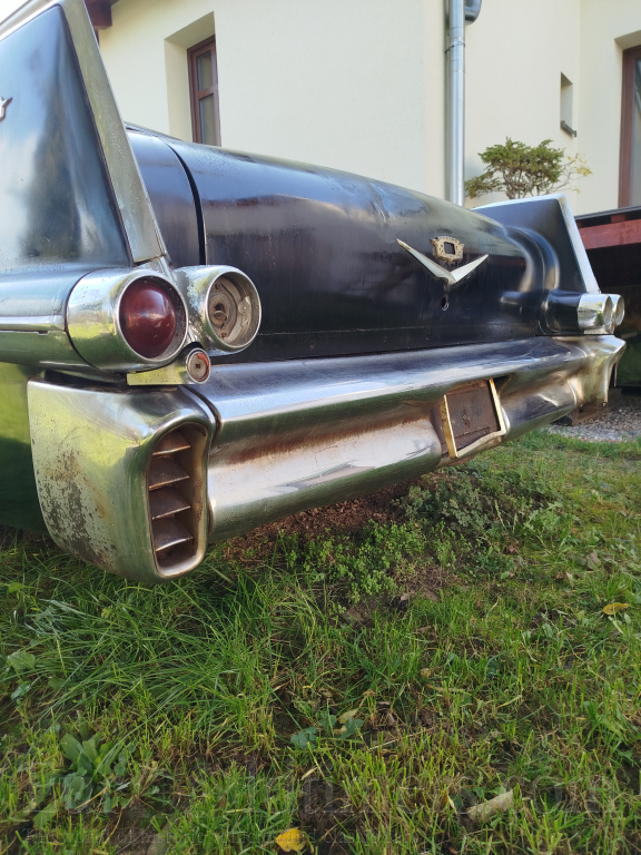 Cadillac 1957 (62 series Deville) sedan