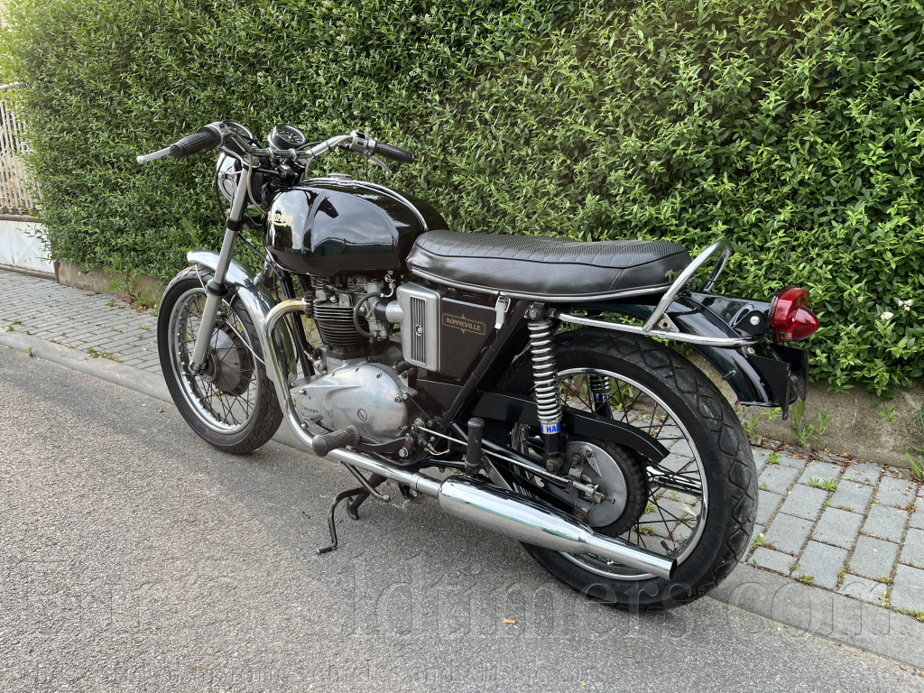 Triumph T120R Bonneville