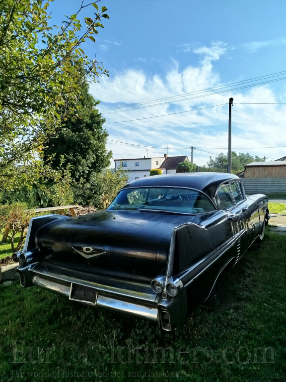 Cadillac 1957 (62 series Deville) sedan