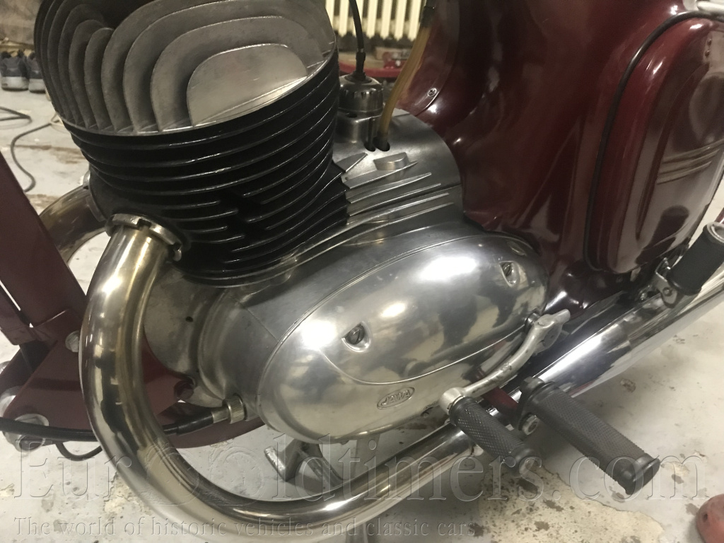 Motor Jawa 250 559