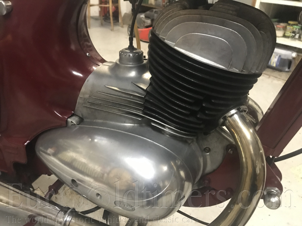 Motor Jawa 250 559