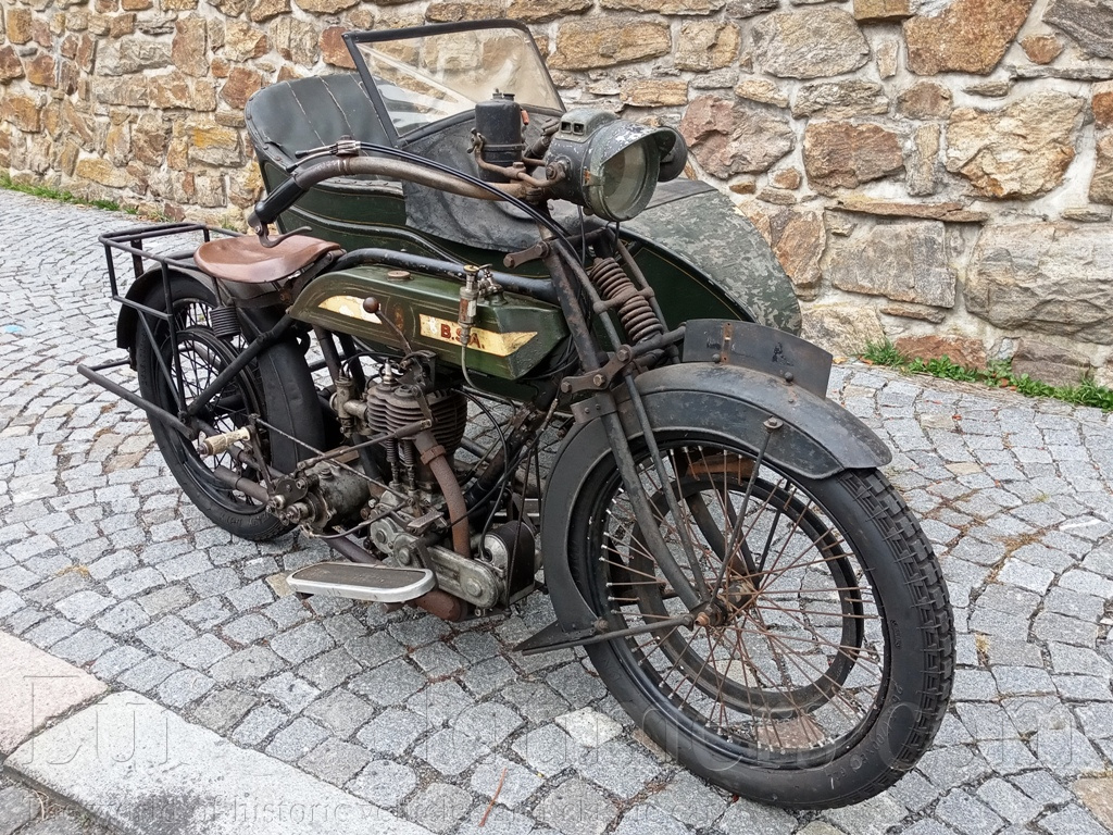 BSA Model H 557 se sidecarem