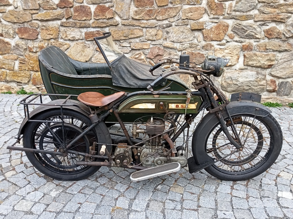 BSA Model H 557 se sidecarem