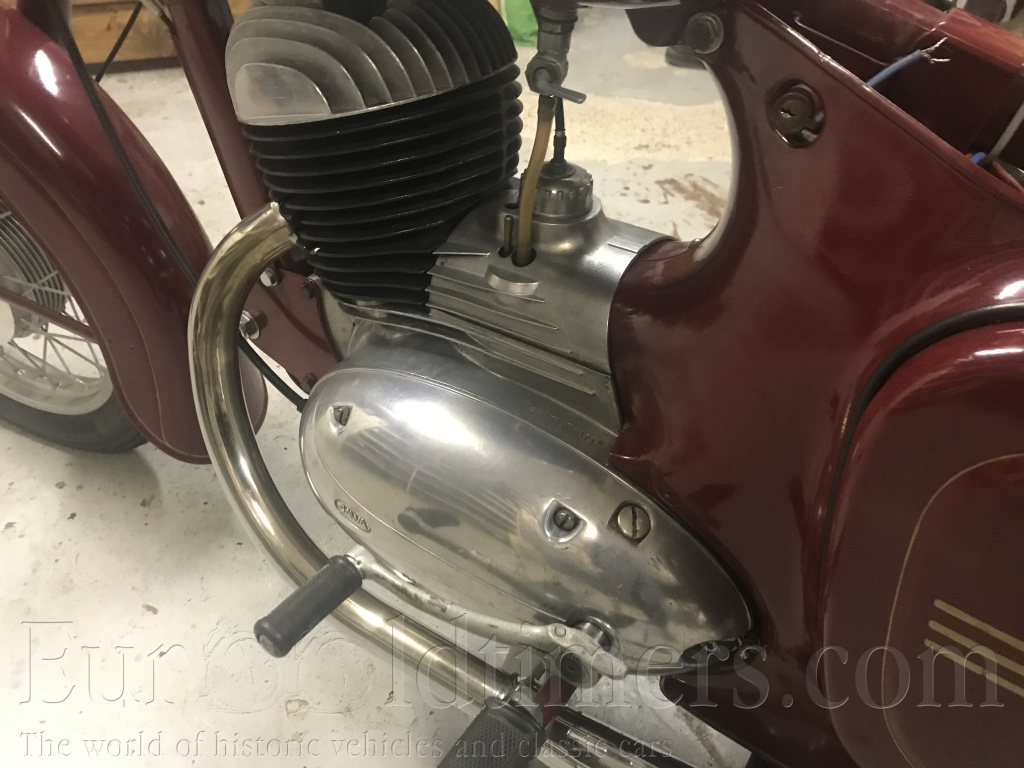 Motor Jawa 250 559