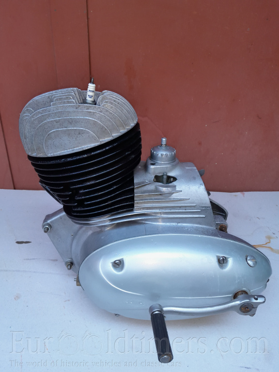 Motor Jawa 559