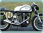 Norton Manx, 500 cm3, jednoválec DOHC, výkon 54 k při 7200 ot/min, max. 225 km/h, 1962